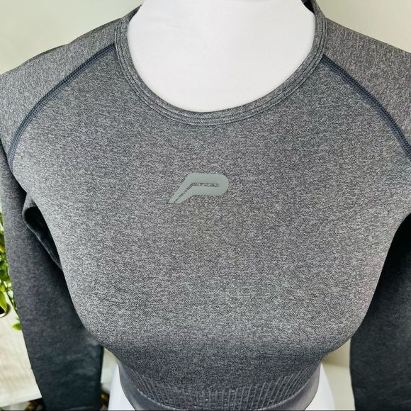 š„PursueāFitnessĀ Adapt Long SleeveāSeamless Workout Crop Top Gray Size M - Picture 4 of 10